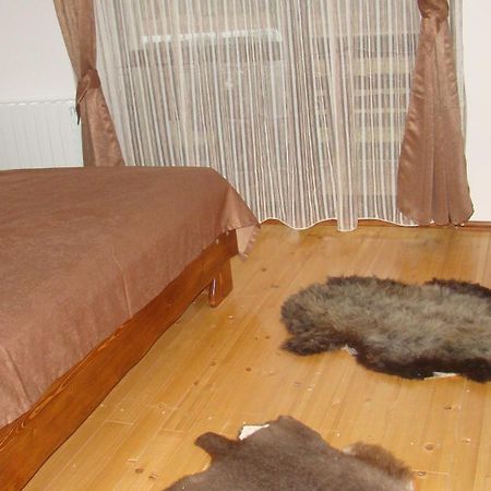 Cabana Barlogul Lupilor Villa Berevoesti Buitenkant foto