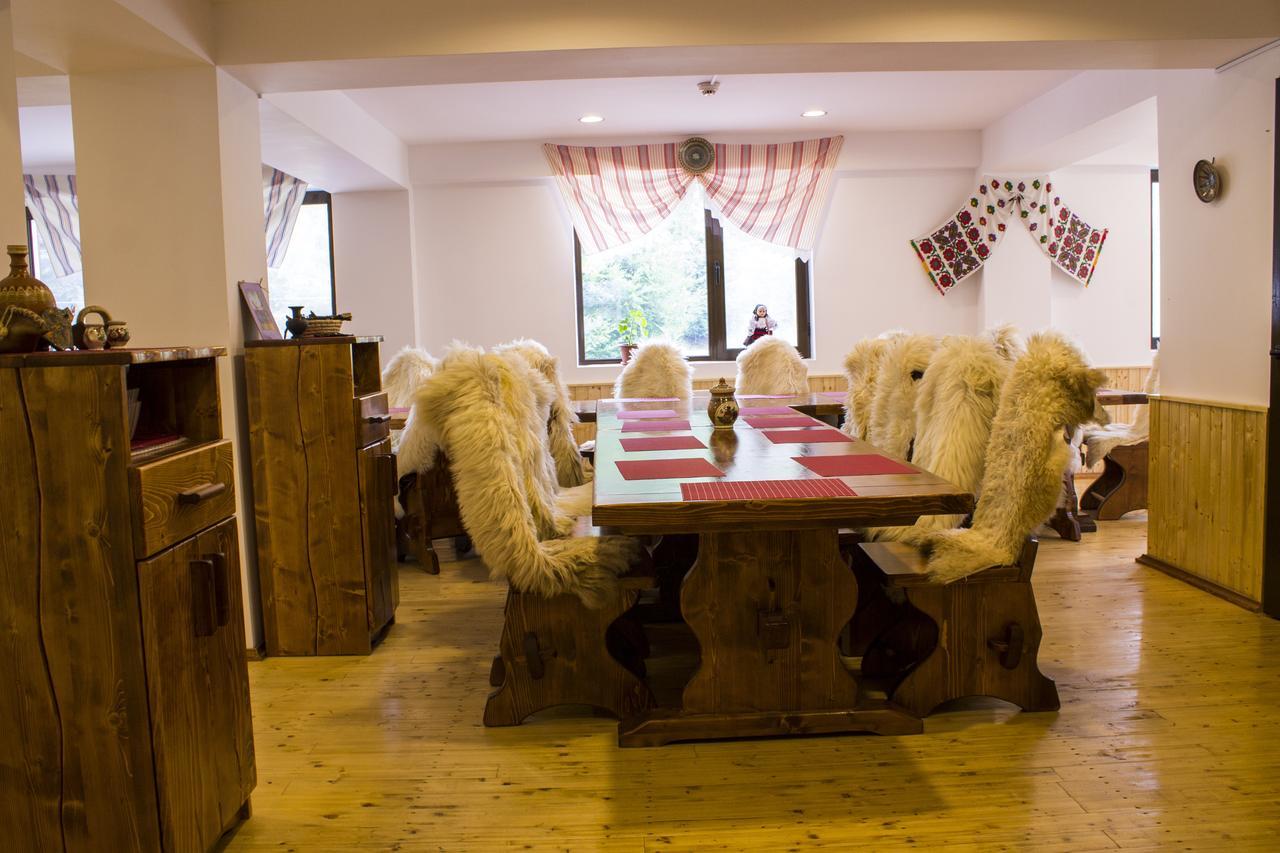 Cabana Barlogul Lupilor Villa Berevoesti Buitenkant foto