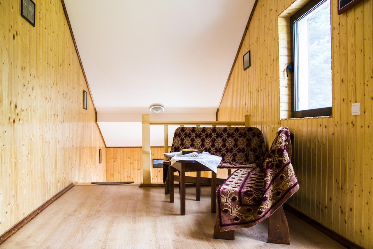 Cabana Barlogul Lupilor Villa Berevoesti Buitenkant foto