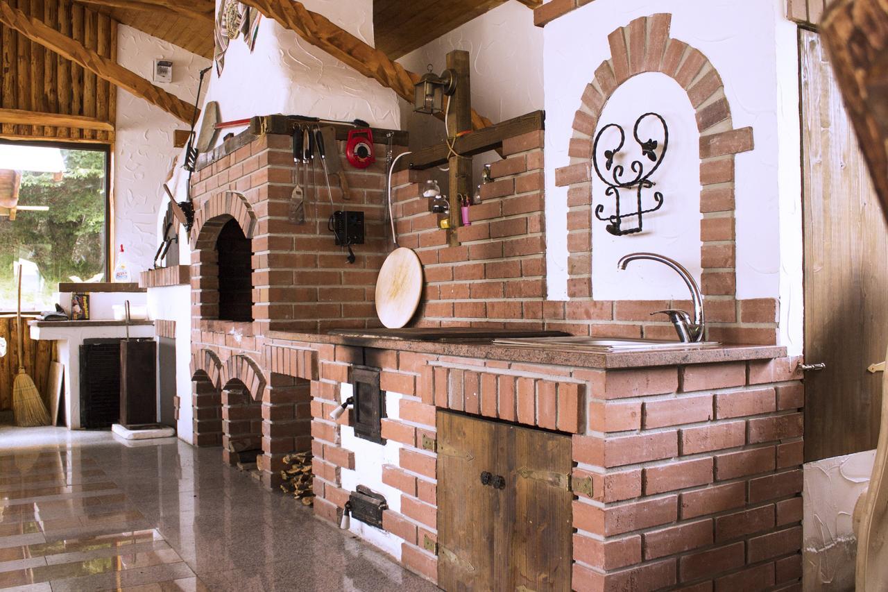 Cabana Barlogul Lupilor Villa Berevoesti Buitenkant foto