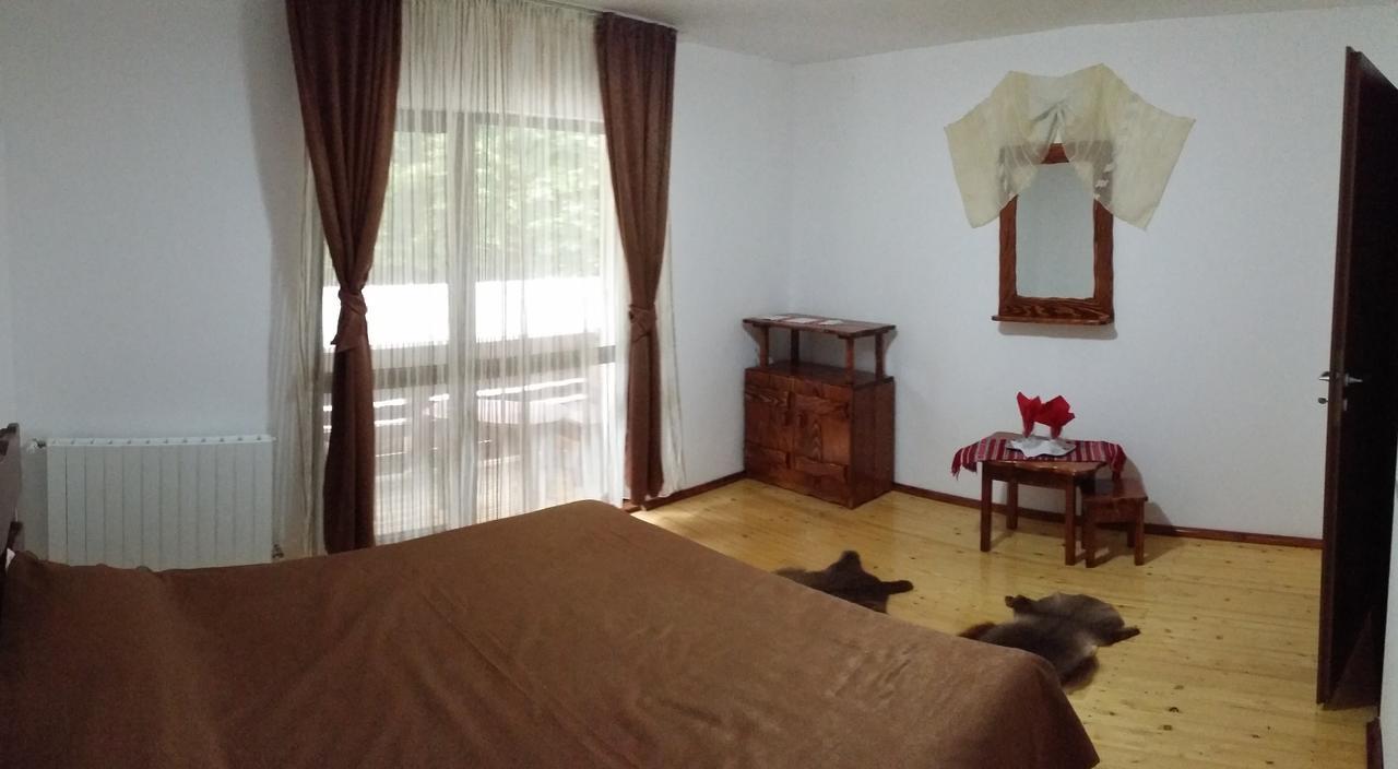 Cabana Barlogul Lupilor Villa Berevoesti Kamer foto