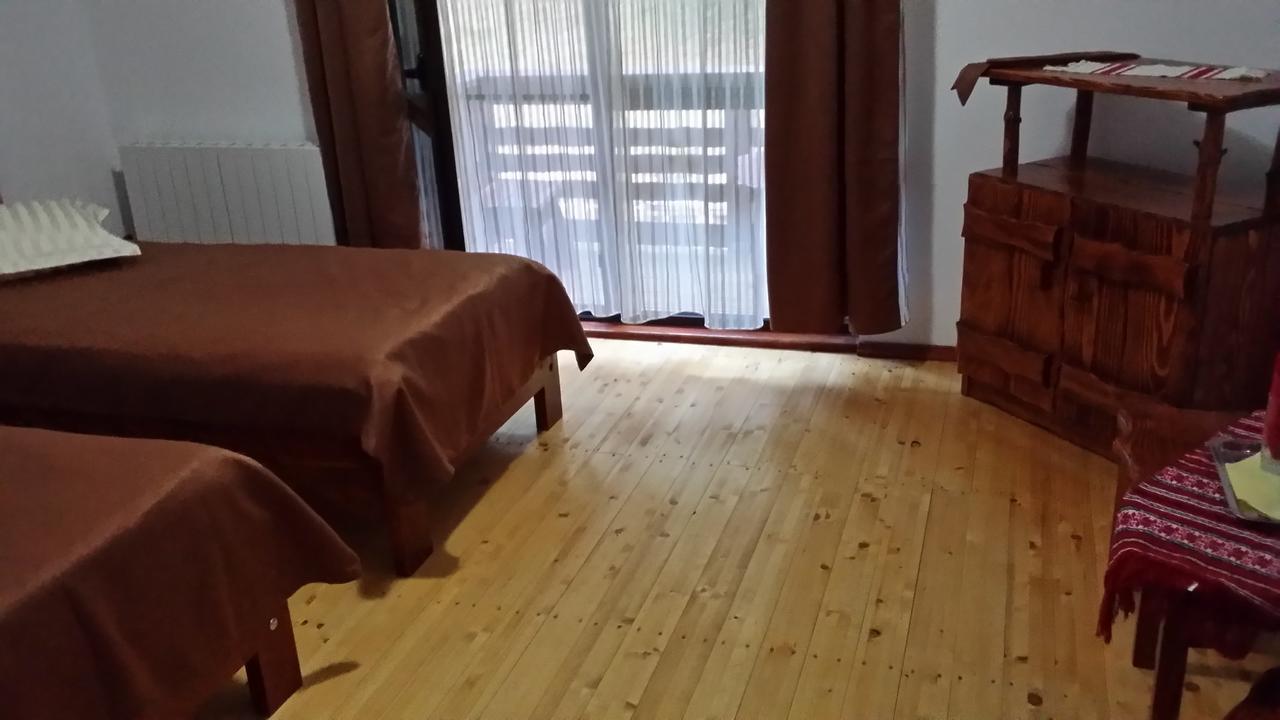 Cabana Barlogul Lupilor Villa Berevoesti Buitenkant foto