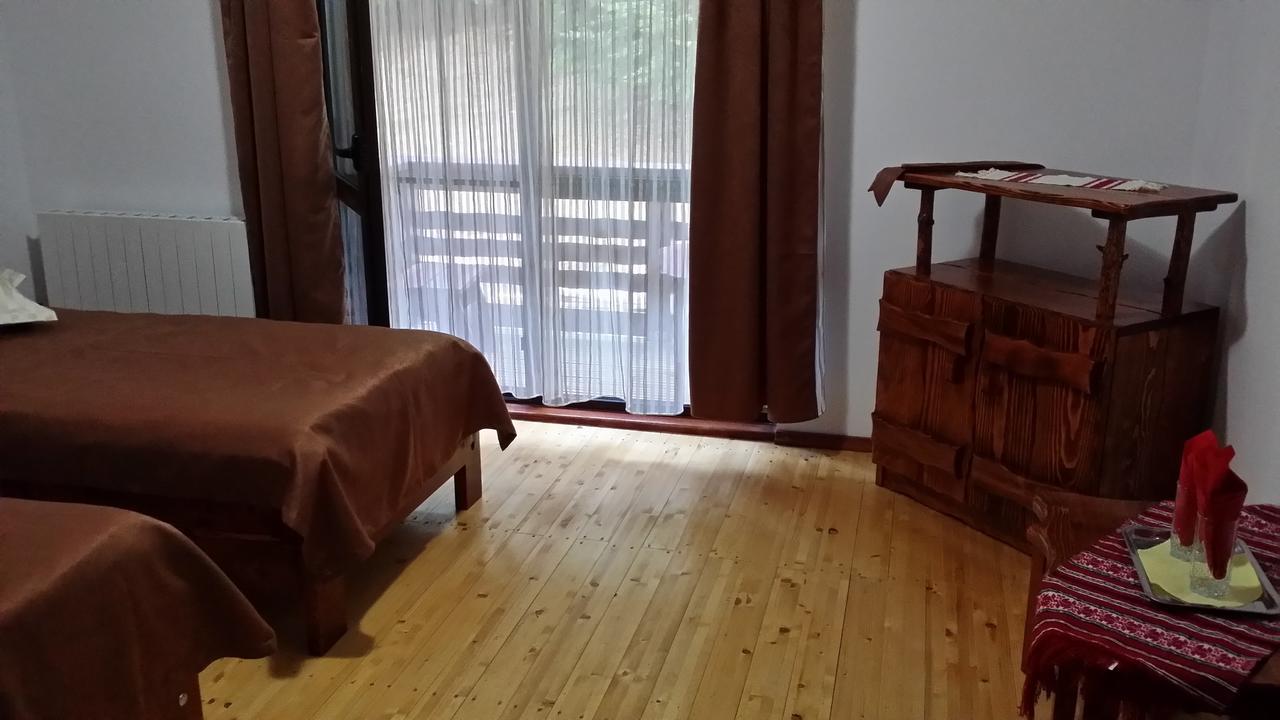Cabana Barlogul Lupilor Villa Berevoesti Buitenkant foto
