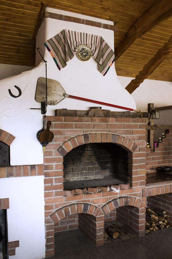 Cabana Barlogul Lupilor Villa Berevoesti Buitenkant foto