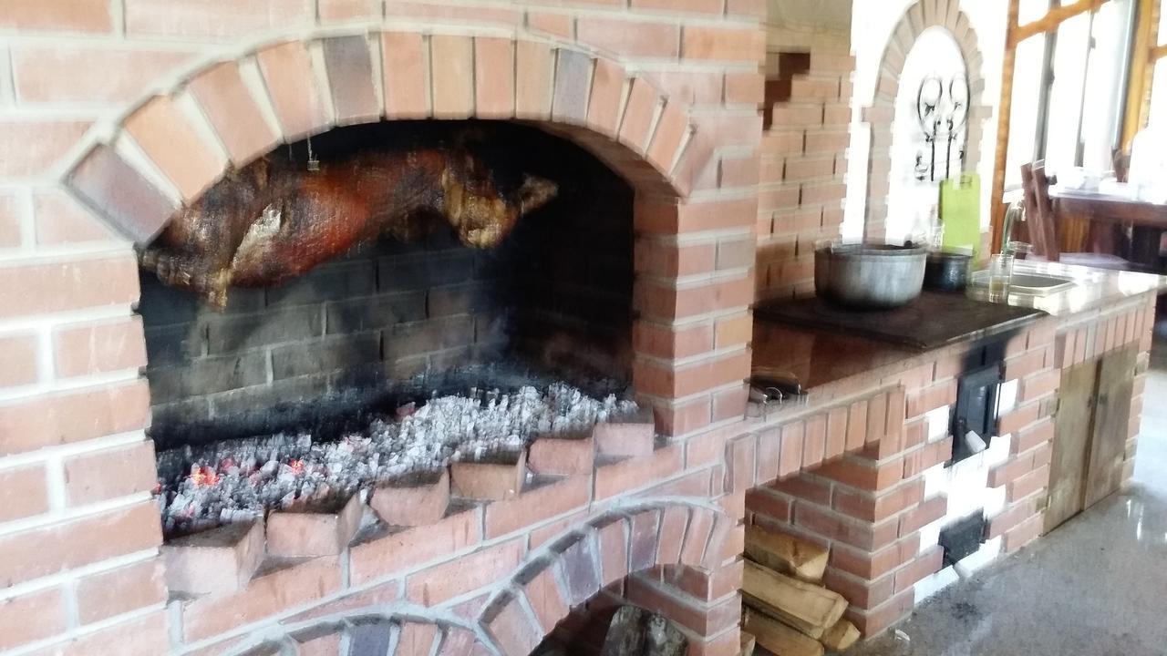 Cabana Barlogul Lupilor Villa Berevoesti Buitenkant foto